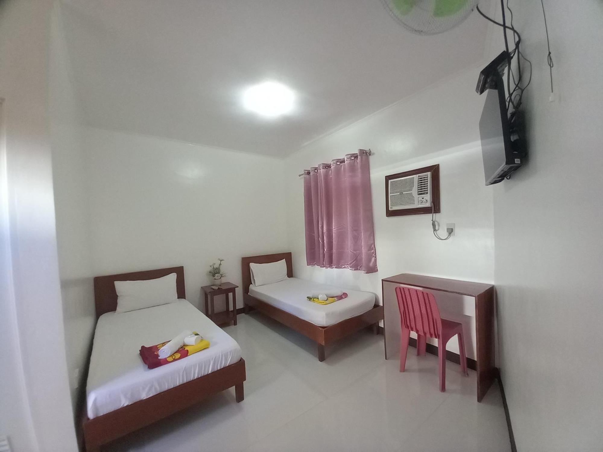 Alinchlo Hotel Легазпи Стая снимка