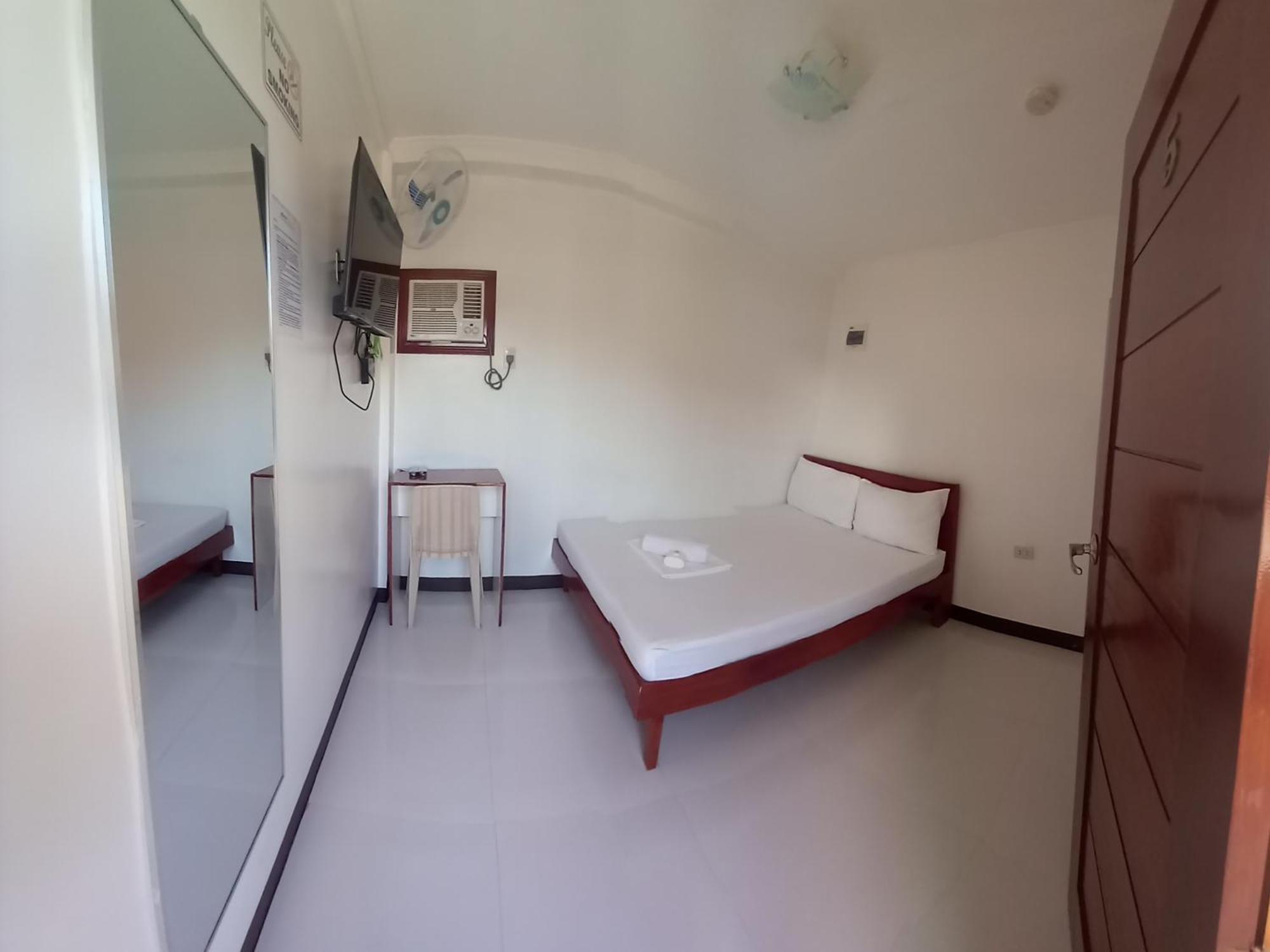 Alinchlo Hotel Легазпи Стая снимка